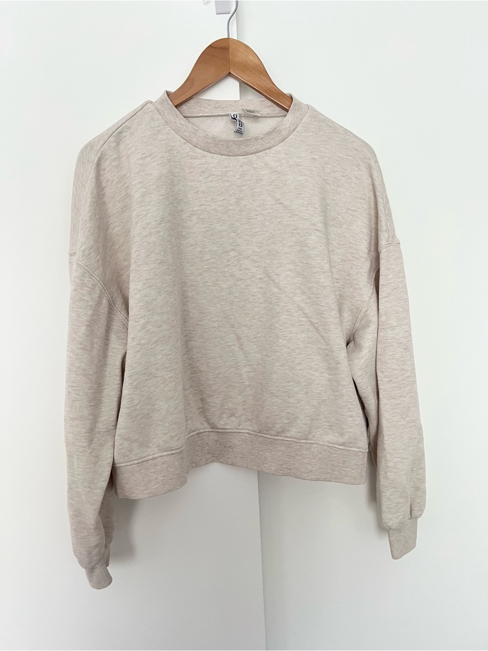 H&M Oatmeal Cropped Sweatshirt Pullover Crew Neck Athleisure Casual Size Large